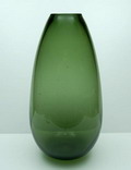  Flessegroene Unica vaas met onregelmatige ingesloten luchtbelletjes ontwerp A.D.Copier 1944 uitvoering Leerdam / Holland 
