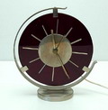  Schoorsteenklok met electrisch uurwerk vernikkeld frame om zwart glazen wijzerplaat Nieuwe Zakelijkheid Holland ca.1930 
