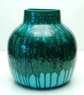 Grote aardewerk vaas met glazuur in diverse tinten groen ontwerp uitvoering Pieter Groeneveldt ca.1935 