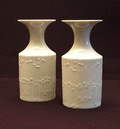 Paar mat/glanzende witte kandelaars 3172 ontwerp Tapio Wirkkala 1963 uitvoering Rosenthal / Duitsland 