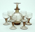  Karaf 20 cm 6 wijnglazen 10,8 cm van servies Traditie ontwerp W.J.Rozendaal 1932-'33 uitvoering Kristalunie Maastricht 