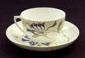  Eierschaal kop schotel met polychrome florale decoratie uitvoering Rozenburg / Den Haag ca.1910 