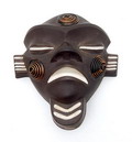  Gestileerd keramiek masker met koperen wang-appliques ontwerp en uitvoering Jaap Ravelli 1956 Valkenburg Z-H 