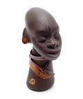  Gestileerd keramiek staand masker sculptuur met koperen sieraden ontwerp en uitvoering Jaap Ravelli 1956 Valkenburg Z-H 