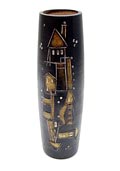  Aardewerk maskervaas met afbeelding van huisjes Unicum gegraveerd wit geglazuurd lijnenpatroon ingevuld met een dun laagje goud ontwerp uitvoering Jaap Ravelli ca.1995-2003 