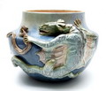  Aardewerk vaas met reliëf decoratie van draak slang uitvoering P.Ipsens Enke ca.1910 merk 1871-1917 Kopenhagen / Denemarken 