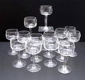  Sherry glazen Piet Zwart 14x tonvormige kelk met geslepen rondjes bloemvormig geslepen aanzet tussen been en kelk ontwerp Piet Zwart 1928 uitvoering Kristalunie Maastricht 