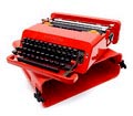  Rode kunststof typemachine Valentine ontwerp Ettore Sottsass 1969 uitvoering Olivetti / Italië 