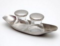  Helderglazen peper zout strooier op metalen Cromargan blaadje ontwerp Wilhelm Wagenfeld 1952 uitvoering WMF / Duitsland 