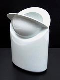  Wit geglazuurde porseleinen vaas Nautica grootste van de drie maten ontwerp Jan van der Vaart ca.1984 uitvoering Rosenthal / Duitsland 