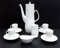  Porseleinen koffieservies Noblesse koffiepot 4 kop schotels suikerpot en melkkannetje ontwerp G.M.E.Bellefroid 1954 uitvoering Mosa / Maastricht 