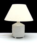  Porseleinen tafel-lamp met reliefdecoratie van gestileerde vogels ontwerp uitvoering onbekend ca.1980 