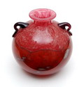  In Jade techniek uitgevoerde glazen vaas met zwart glazen aangezette oren ontwerp Charles Schneider uitvoering Schneider ca.1925 Epinay-sur-Seine / Frankrijk 