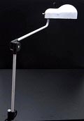  Bureau lamp Topo wit geëmailleerd standaard en kapje met zwart kunststof scharnieren ontwerp Joe Colombo 1970 uitvoering Stilnovo / Italie 