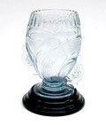  Lichtblauwe persglazen vaas op zwart persglazen voet uitvoering The Davidson Glass Company ca.1935 Gateshead / Engeland 
