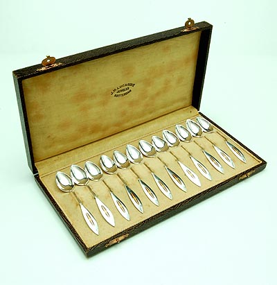 Box with silver teaspoons 12x with enamelled geometrical decoration in ochre brown design Jan Eisenloeffel ca.1905 executed by Van Kempen Begeer Vos Voorschoten / the Netherlands 1919-'24 