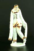 Polychroom geglazuurd porseleinen beeld Pierrot ontwerp Dorothea Charol 1923 uitvoering Rosenthal Bavaria / Duitsland 1923-'25 