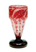 Cameo glazen vaas Garances met geëtste decoratie van bloemen ontwerp Charles Schneider 1923-'26 uitvoering Le Verre Français Epinay-sur-Seine / Frankrijk 