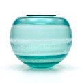 Meerblauwe glazen Serica vaas no.35 met horizontale craquelé banen ontwerp A.D.Copier 1931 uitvoering Glasfabriek Leerdam 