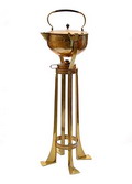 Geelkoperen ketel op standaard met petroleum-brander ontwerp uitvoering Jan Eisenloeffel ca.1903 voor de Woning / Amsterdam 