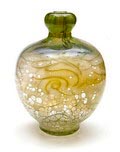 Vrijgeblazen en gevormde Unica vaas V 55 helder glas met een opengebroken groene laag waarin gele spiralen ontwerp A.D.Copier 1943 uitvoering Glasfabriek Leerdam 
