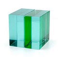Massief glazen Unica object MAD 110 opgebouwd uit geplakte lagen lichtgroen optisch vlakglas ontwerp Floris Meydam 1976 uitvoering Glasfabriek Leerdam 