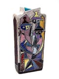 Rechthoekige steengoed vaas met meerkleurig geglazuurde decoratie van drie figuren op voorzijde ontwerp uitvoering Marcello Fantoni ca.1955 Florence / Italië 