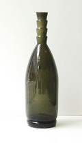 Fles naar ontwerp van Jac.Jongert voor de firma Wed.G.Oud Pzn en Co / Purmerend Lit Kunstnijverheid en Industriële Vormgeving 1800-heden / Museum Boymans- van Beuningen Rotterdam pag 209 