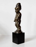 Bronzen sculptuur op zwart marmeren voetstuk ontwerp Pierre LeFaguays / Frankrijk 
