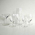 Servies Riflesso 21 dlg naar ontwerp van Isabel A.M Giampietro Leerdam / Holland 1956 4x champagneflute / 16,9 cm 5x wijn klein / 11,2 cm 3x sherryglas / 11,4 cm 5x bitterglas / 9,7 cm 4x likeurcoupe / 11,5 cm 