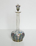 Geëmailleerd glazen likeurkarafje uitvoering Theresienthal / Bohemen genummerd 17.615 ca.1900 