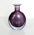 Lilaglazen vaas met ingesloten paarse kern Seguso / Murano / Italie ontwerp Flavio Poli ca.1965 