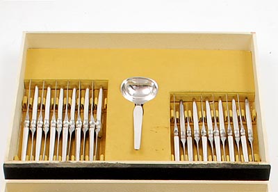 mooi zo gastheer vergiftigen Botterweg Auctions Amsterdam > Gero Zilvium bestek "Evolution"(model 248), 79-delig in originele cassette, ontwerp Dick Simonis 1956, uitvoering Gero mooi zo gastheer vergiftigen Botterweg Auctions Amsterdam > Gero Zilvium bestek "Evolution"(model 248), 79-delig in originele cassette, ontwerp Dick Simonis 1956, uitvoering Gero