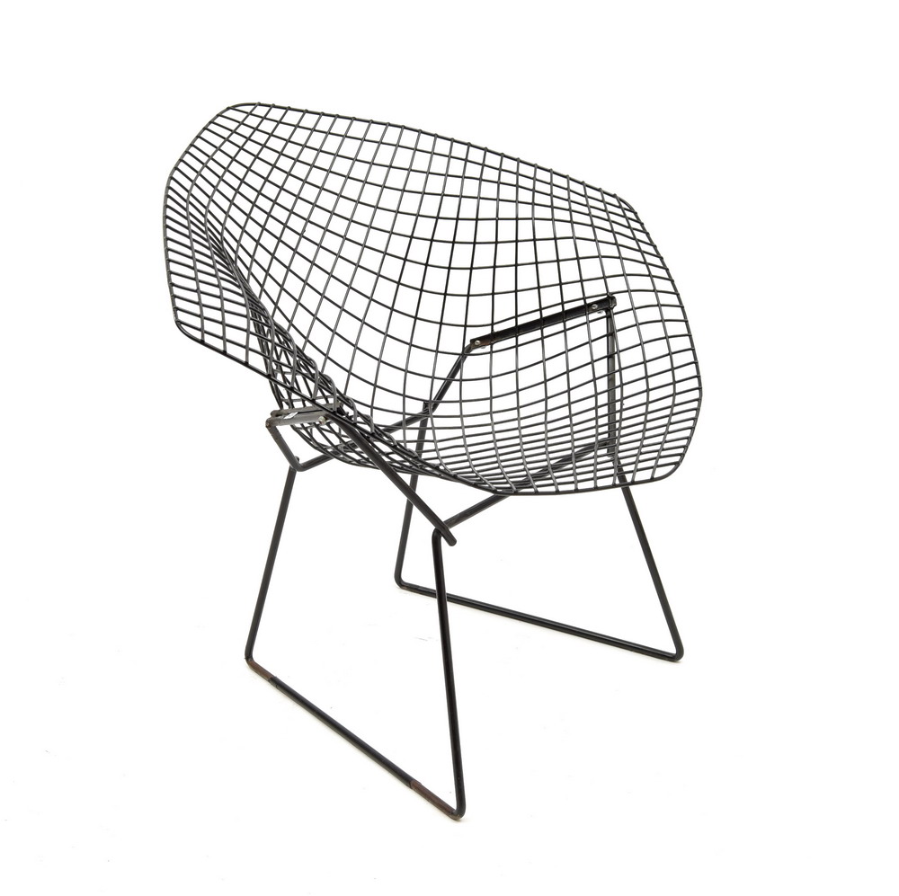 Op de een of andere manier Ik denk dat ik ziek ben lunch Botterweg Auctions Amsterdam > Zwarte gelakt metalen draadstoel "Diamond  Chair", ontwerp Harry Bertoia 1952, uitvoering Knoll International / USA  1952-'84